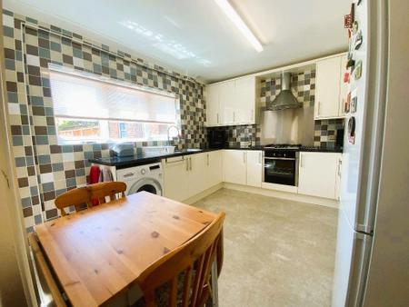 KITCHEN 12'4 x 10'3