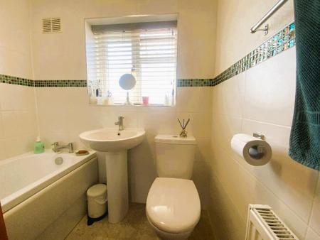 FIRST FLOOR BATHROOM