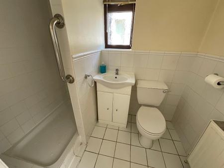 GROUND FLOOR SHOWER ROOM