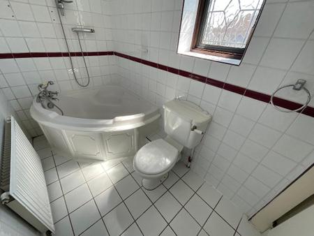 FIRST FLOOR BATHROOM