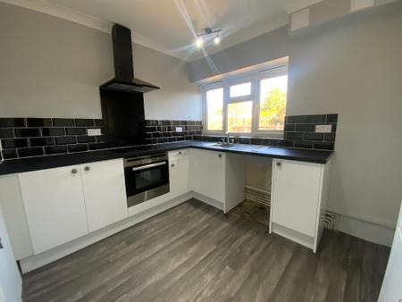 KITCHEN 9'6 x 8'4