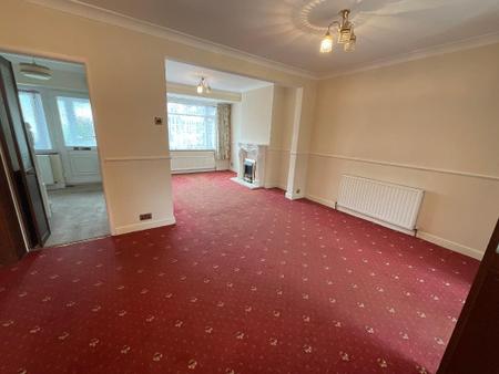 LIVING ROOM 21'9>10' x 16'6>11'3