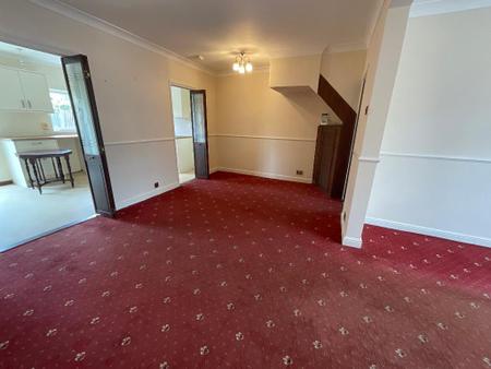 LIVING ROOM 21'9>10' x 16'6>11'3