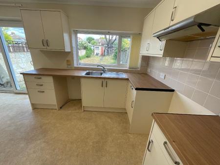 KITCHEN 16'7 x 9'2