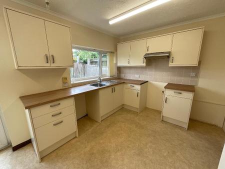 KITCHEN 16'7 x 9'2