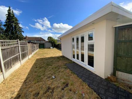 REAR GARDEN approx 80ft