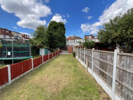 REAR GARDEN approx 70ft