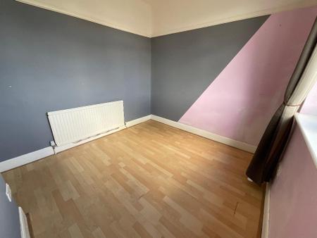 BEDROOM TWO 9'8 x 8'4