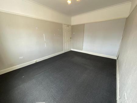 BEDROOM ONE 13'6 x 9'9