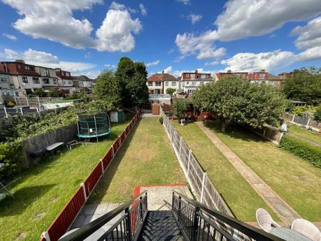 REAR GARDEN approx 70ft