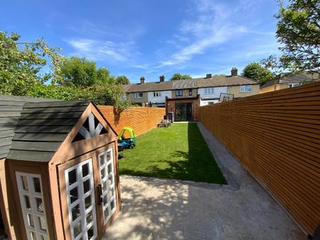 REAR GARDEN approx 90ft