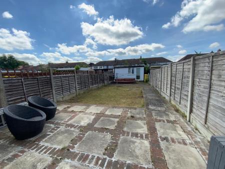 REAR GARDEN approx 80ft
