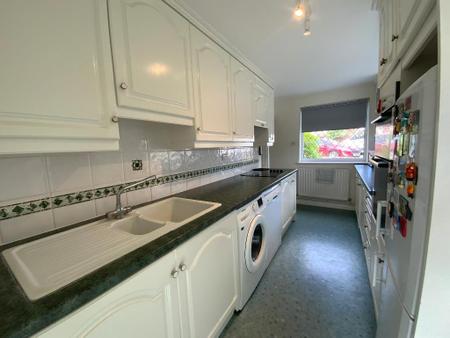 KITCHEN 14'2 x 13'7