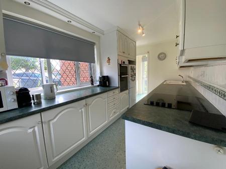 KITCHEN 14'2 x 13'7