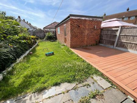 REAR GARDEN approx 50ft