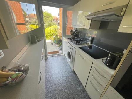 KITCHEN 9'2 x 5'9