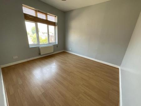 BEDROOM 11'2 x 10'6