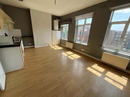LIVING ROOM/KITCHEN 17'1 x 13'1