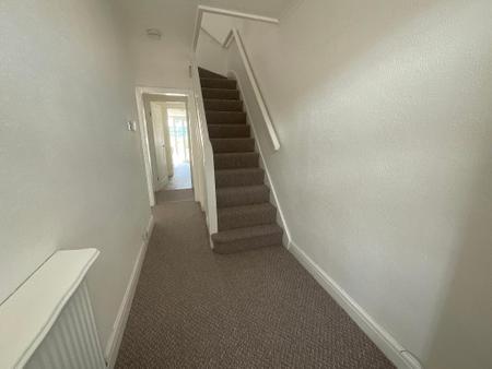 HALLWAY 14'8 x 5'2