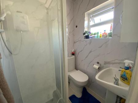 GROUND FLOOR SHOWER ROOM
