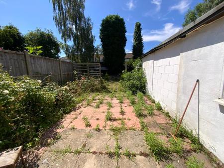 REAR GARDEN approx 80ft