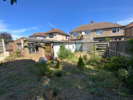 REAR GARDEN approx 80ft