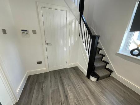 HALLWAY 8'8 x 6'4