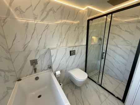 FIRST FLOOR BATHROOM