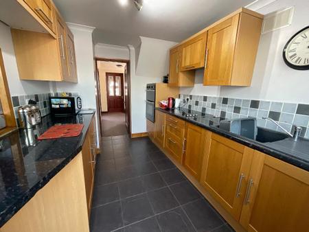 KITCHEN 10'9 x 7'9