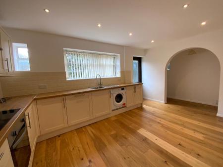 KITCHEN 15'5 x 11'5