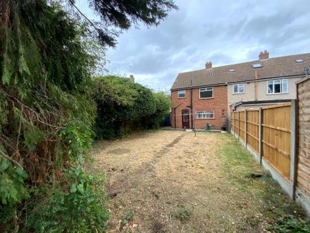 REAR GARDEN approx 70ft