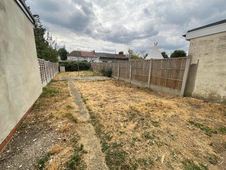 REAR GARDEN approx 60ft