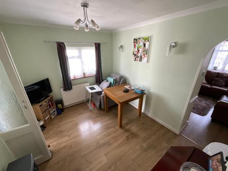 DINING ROOM 13'5 x 9'2
