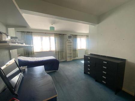 BEDROOM ONE 22' > 7'6  X 15'10 > 8'10