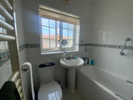 FIRST FLOOR BATHROOM