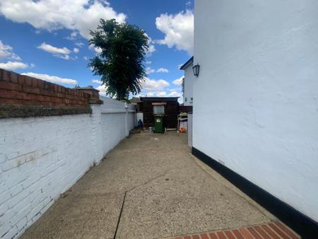 SIDE ENTERANCE