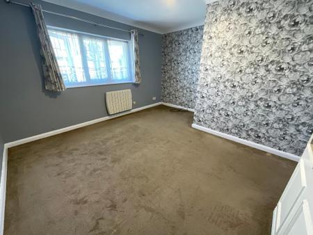 BEDROOM 13'11 x 13'