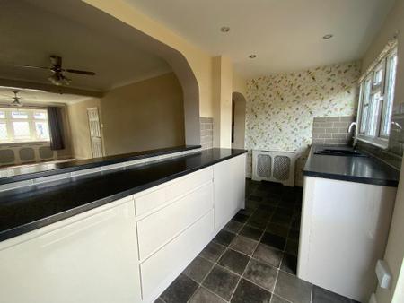 KITCHEN 16' x 15'1>5'11