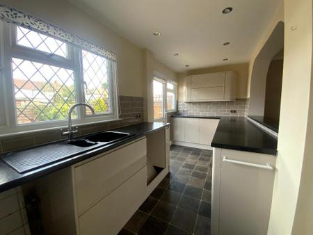 KITCHEN 16' x 15'1>5'11