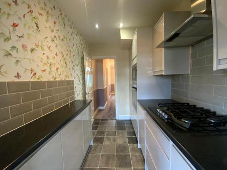 KITCHEN 16' x 15'1>5'11