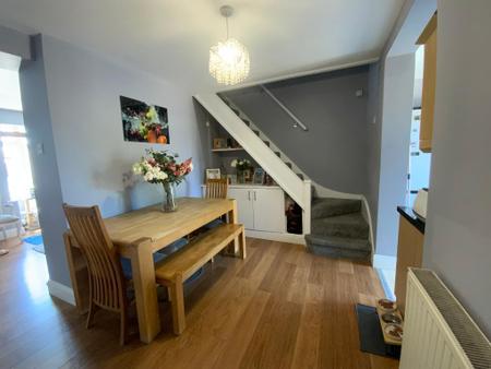 DINING ROOM 13'5 x 8'9