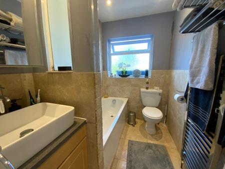 GROUND FLOOR BATHROOM