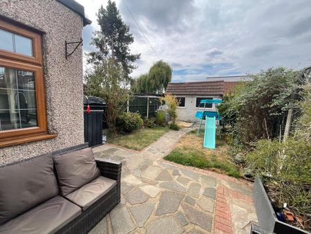 REAR GARDEN approx 40ft