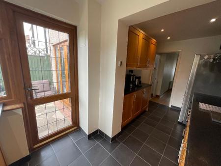 KITCHEN 15'7 x 7'3>6'4