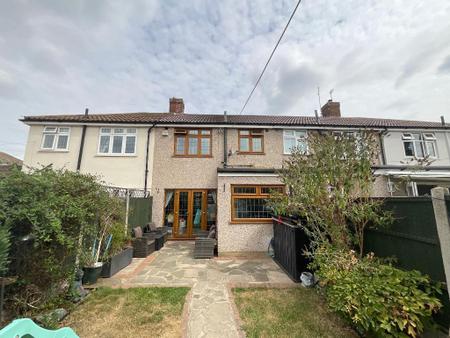 REAR GARDEN approx 40ft