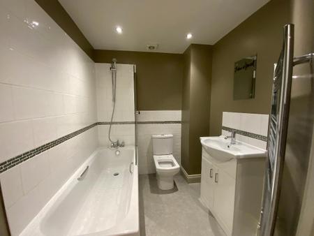 GROUND FLOOR BATHROOM