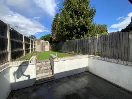 REAR GARDEN approx 40ft