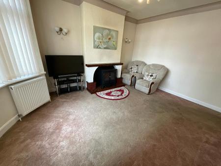 LIVING ROOM 14'5 x 11'9
