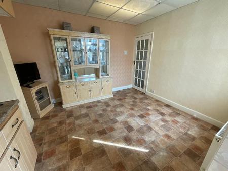 KITCHEN 12' x 9'9>7'8 x 5'9