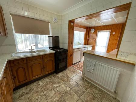 KITCHEN 16'6 x 7'9
